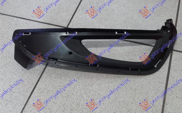FRONT BUMPER GRILLE UPPER (W/ FOG LAMP HOLE)