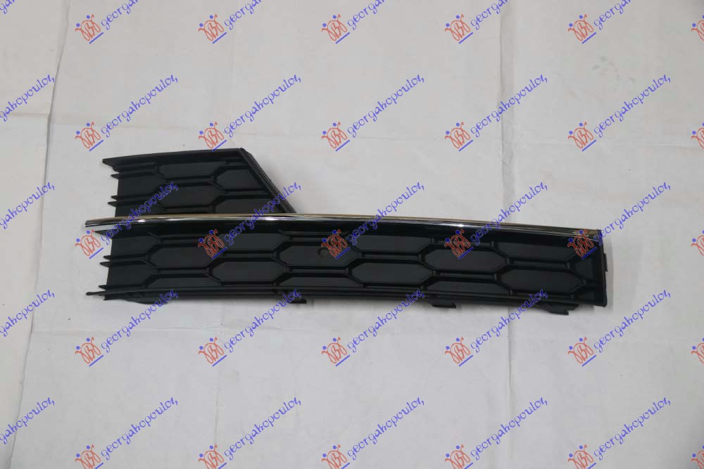 FRONT BUMPER GRILLE (W/ CHROME MOULDING) (W/ FOG LAMP HOLE)