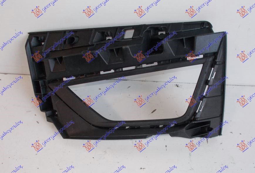 FRONT BUMPER GRILLE UPPER (W/ FOG LAMP HOLE)